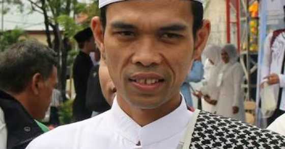 #News Penceramah kondang asal Pekanbaru, Provinsi Riau, Ustadz Abdul Somad kembali bertandang ke Aceh, dijadwalkan akan mengisi ceramah di Halaman Mesjid Besar Baitul Makmur, Sibreh, Aceh Besar, Senin (2/7/18) malam.