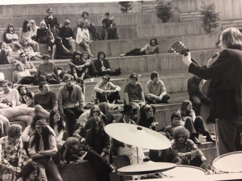 ArtExchangeUoE's tweet photo. Question 2: How did #Medieval Tuscan hill top towns inspire our concrete #Colchester campus at @Uni_of_Essex? 

https://t.co/oEStBV7Dce

#SomethingFierce #WalkingTour #FreeEvent #VisitColchester 
#History #FunFact https://t.co/DBVpf4DSC9