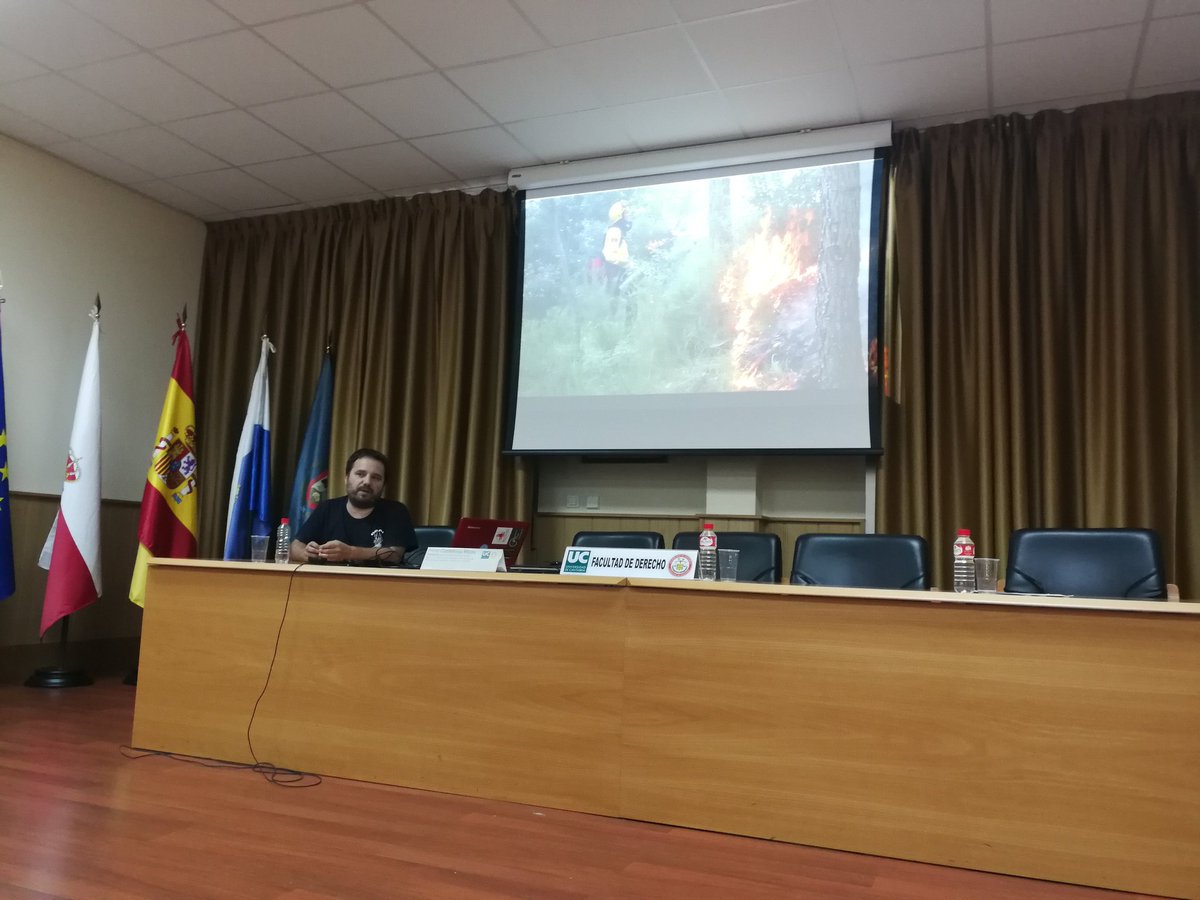 VirginiaCarrace's tweet photo. #CVIIFF2018 La intensa jornada de hoy comienza con #MarcCastellnou @incendi "Estrategias de gestión del territorio y prevención de #IIFF basadas en el manejo de fuego prescrito en el ámbito internacional y europeo"
Hay que aprovechar los #IIFF de hoy para apagar los futuros https://t.co/BFSsDjWfgq