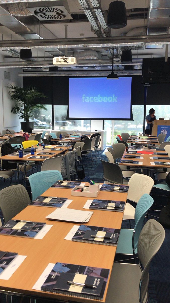 codigo_visual's tweet photo. Hoy toca seguir #aprendiendo en @facebook 💻📱#SocialMedia #Facebooklearn #RRSS https://t.co/rlYa8Xshnt