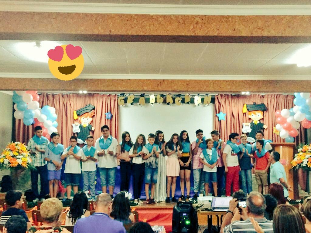 ceiphlasheras's tweet photo. Estupenda, divertida, emotiva... así fue anoche la graduación de los alumnos de sexto. Suerte en la nueva etapa que os espera 😘 https://t.co/jXUcwR1G3K