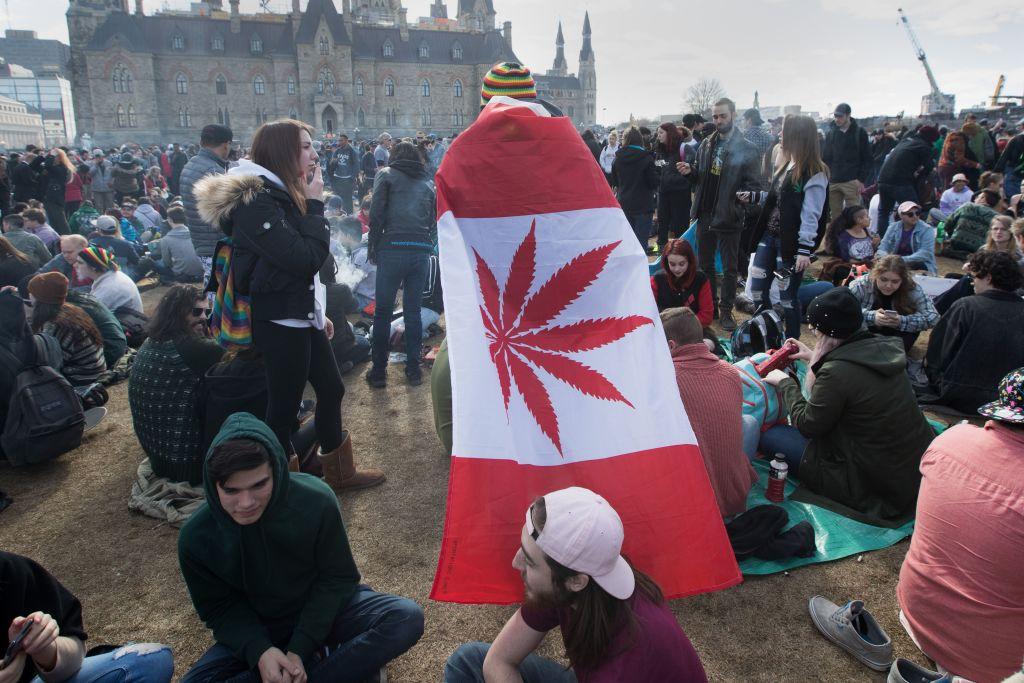 snowtill's tweet image. Could the Queen Stop Canada From Legalizing Weed? twib.in/l/pM9Gon577XX5