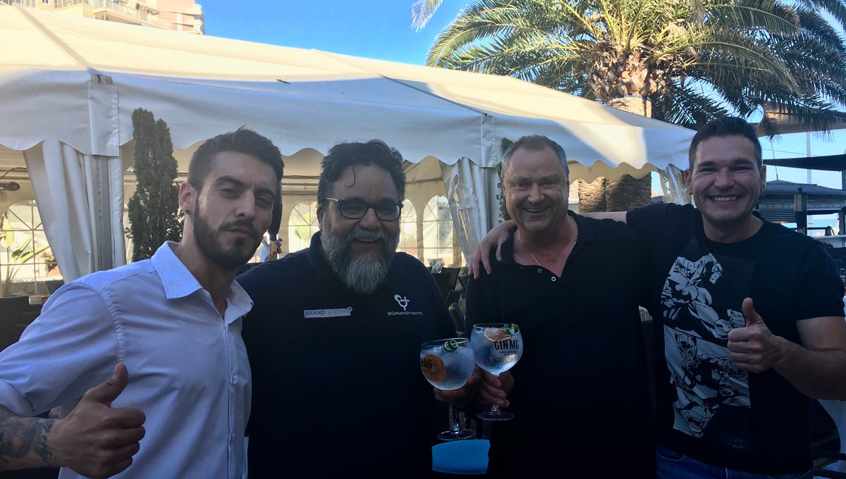 Reencuentro con buenos amigos en “Cocos Beach” en Calp. Gracias por la visita <a href="/pjmelian/">Pablo Melian</a> y <a href="/marioschumacher/">Mario Schumacher</a> #CocosBeach #Calp