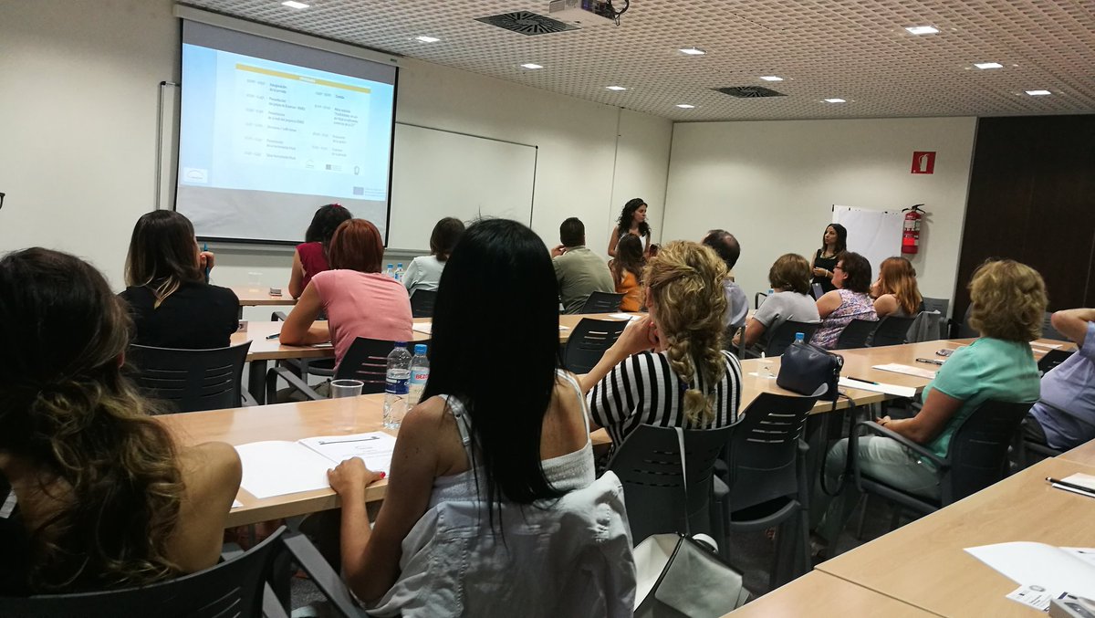 Polibienestar's tweet photo. L. Bueno explica el programa #ErasmusPlus que financia el proyecto #IENE6 para desarrollar las competencias de trabajadores de #salud https://t.co/JXWhwan7Gu