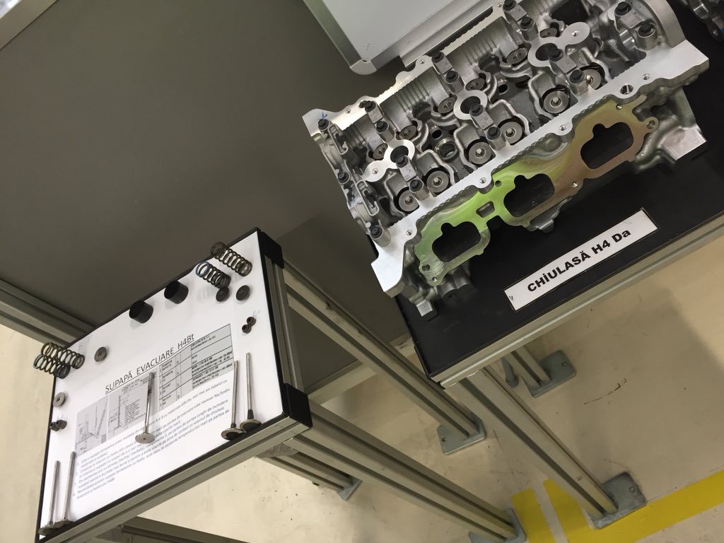 BarbeyFabienne's tweet image. Quand la vie série tire profit de la formule 1, les soupapes du #Duster viennent de la F1 from #tech2tech #Duster valves came from F1