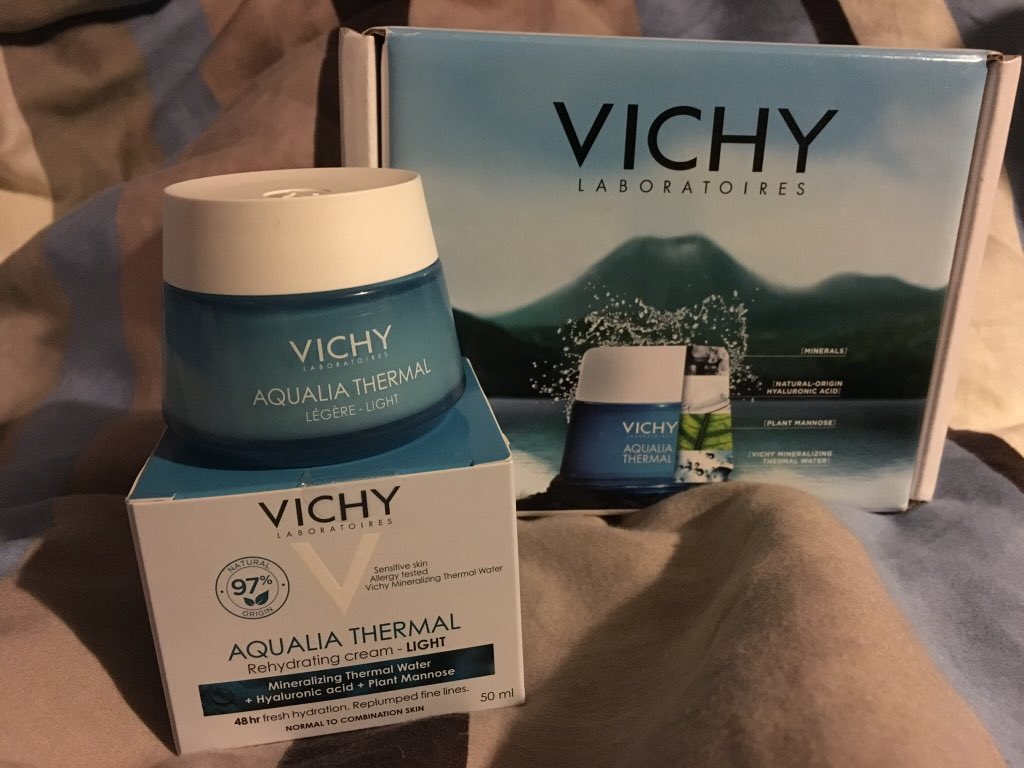 ItsJustCaseyN's tweet photo. This right here is theeeee best! 👇🏼 Thank you #Influenster for my #complimentary #Vichy Aqualia Thermal hydrating cream. Absolutely a game changer in face creams. Check out my vids about how much I love it. #LoveVichy #VichyCanada #AmazingProduct #NaturalIngredients https://t.co/8tW97bwMQI