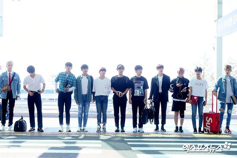kidniel's tweet photo. day 318
180620
• wanna one heading to the airport for world tour. first stop, san francisco
• #Light6thWin https://t.co/aorPgOSr32
