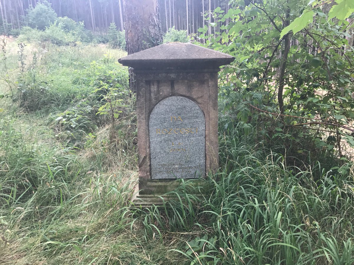 retroturistika's tweet photo. Pod Křížovým vrchem u Chotěšova #krizovyvrch #chotesov #cesko #czechia #forest #heritage #history #zemeceska #vylet #cestovani #turistika #travel #trip #explore #interesting #visit #visitcz #visitczechia #Holy #landscape https://t.co/5uGD1oT8Iu
