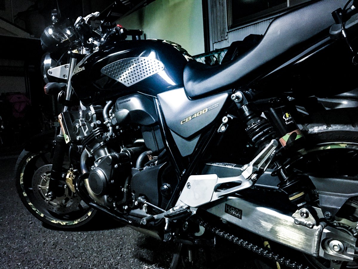 はやとん 若頭 Twitter上にいるhonda乗りはrt Pcx Jf56 黒青 金 カスタム Cb400sf Nc42後期 黒迷彩カスタム に乗ってます W