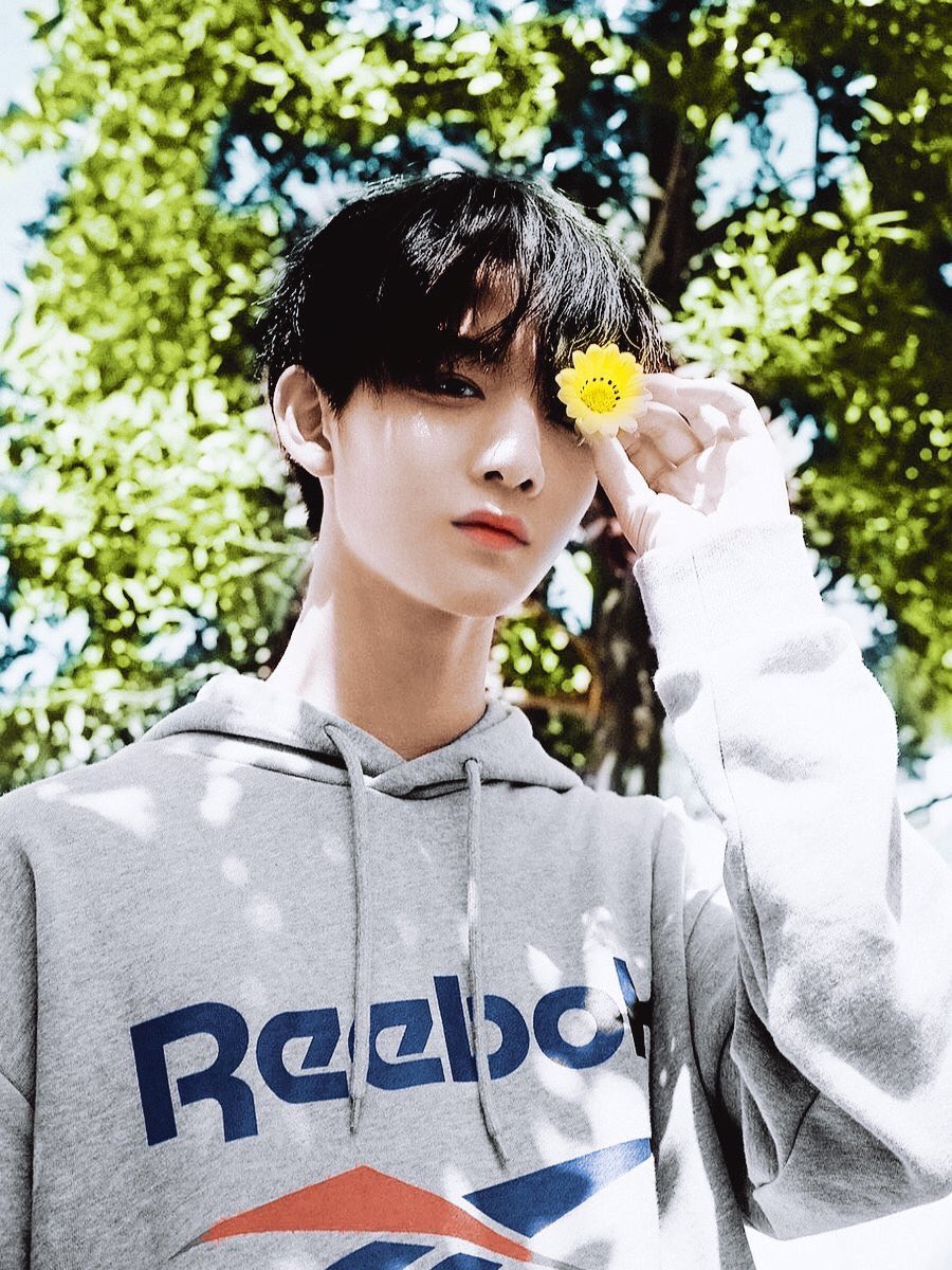 jinhwinoona's tweet photo. mini sunflower Baejin x Daehwi HD
Lols
Dazed x Reebok https://t.co/zxh2Too0EO