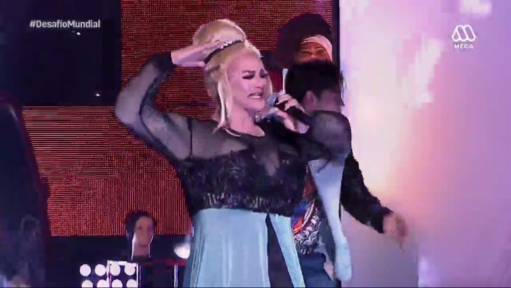 Oo_tT_Aa's tweet photo. Quédate con quien te mire como #divahouston mira a #kandyho #TheSwitch2 #DesafioMundial 😂😂 https://t.co/RWNf5V485R