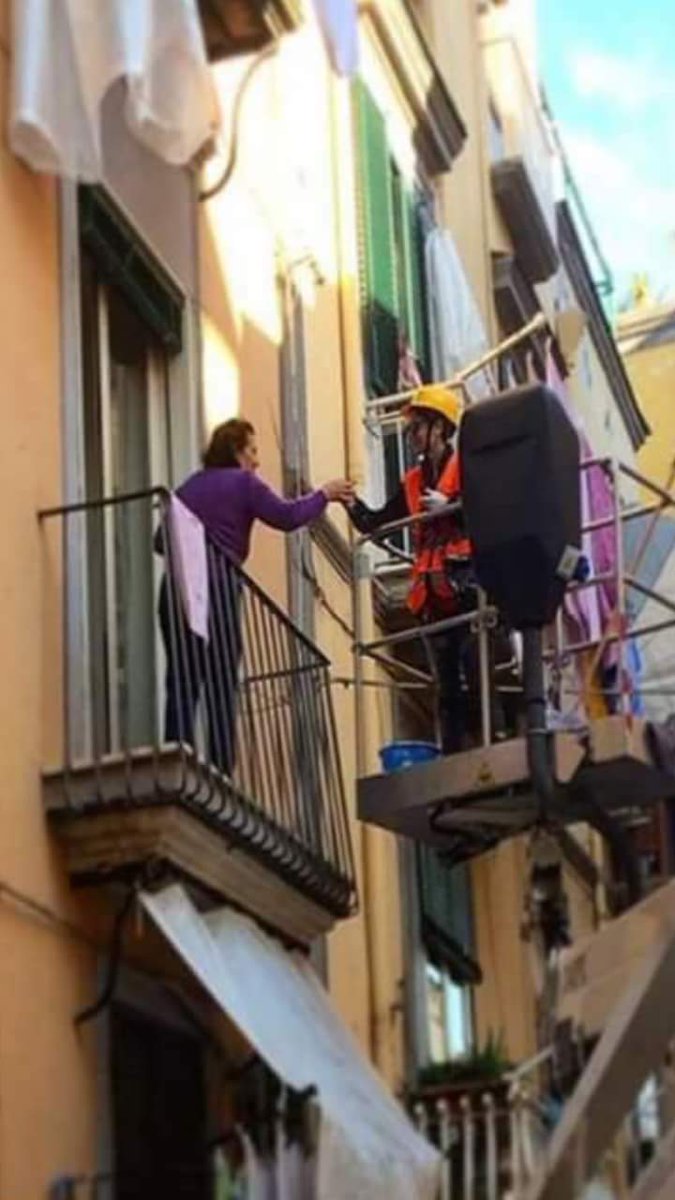 Antonel27891012's tweet photo. A Napoli il caffè non si nega a nessuno.
#21Giugno https://t.co/qPDpPW5MEz