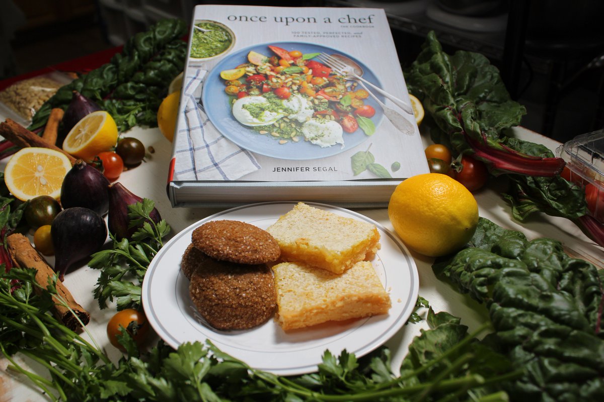 Foodfaye's tweet photo. Enjoyed cooking demonstration & delicious lunch from Jennifer Segal's new book, Once Upon a Chef, @MelissasProduce, including lemon squares & ginger spice #cookies - yum!
Our menu: https://t.co/ALnsfupJV9
#onceuponachef #InMelissasKitchen @OnceUponAChef #lemon #ginger https://t.co/tqI7rpoZte