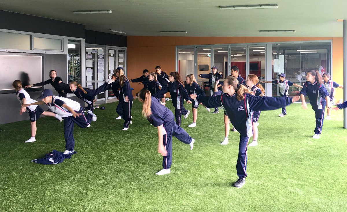Students @SantaSophiaCC trying a new activity this afternoon #physicalculture #sports #boxhill #newschool