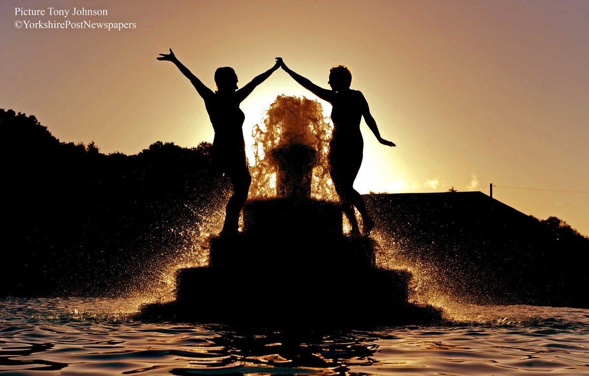 The sun rises over #Ilkley Lido on the #SummerSolstice <a href="/yorkshirepost/">The Yorkshire Post</a> #Yorkshire #photography