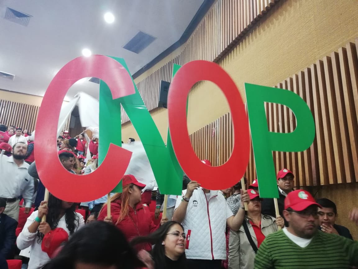 MNVC_CNOP's tweet photo. A nombre del MNVC CNOP CDMX y por medio de nuestro Secretario Mario López Vega @mlv001 , enviamos una felicitación al Lic. Alfredo Ferrari Saavedra @alfredo_ferrari por su nombramiento como Consejero Político Nacional; deseándole el mayor de los éxitos
¡Felicidades! https://t.co/8kopNwpaVl