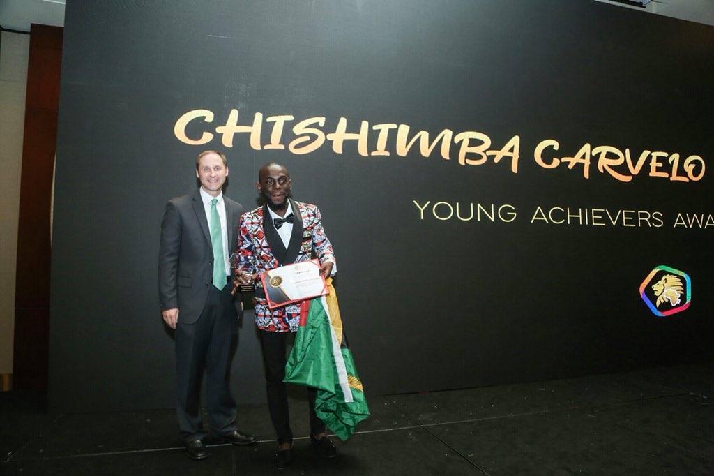 blackcarvelo1's tweet photo. Thank you to everyone that voted I wouldn’t have walked victorious without your support.We did it we won the Young Achievers award  🥇 thanx to Zambia to China Ambassador Winnie Natala Chibesakunda for coming out to support young Zambian visionaries.#EggzekitiveRob#Pause4DaBoss. https://t.co/6mdiZWwnWl
