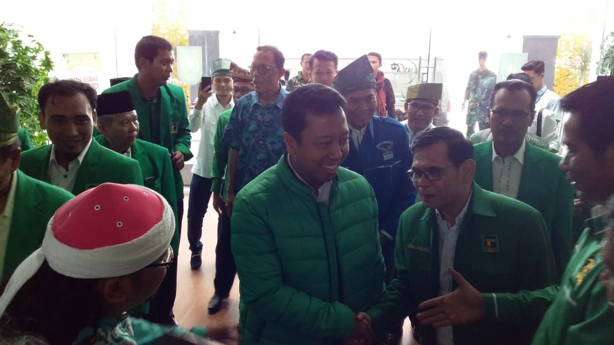 mbariry's tweet photo. Kedatangan Ketum PPP Romahurmuziy disambut hangat
#RiauCoblosNomorTiga 
#FirdausRusliMenang 
#FirdausRusliGubernurRiau https://t.co/4rq4RPkfng