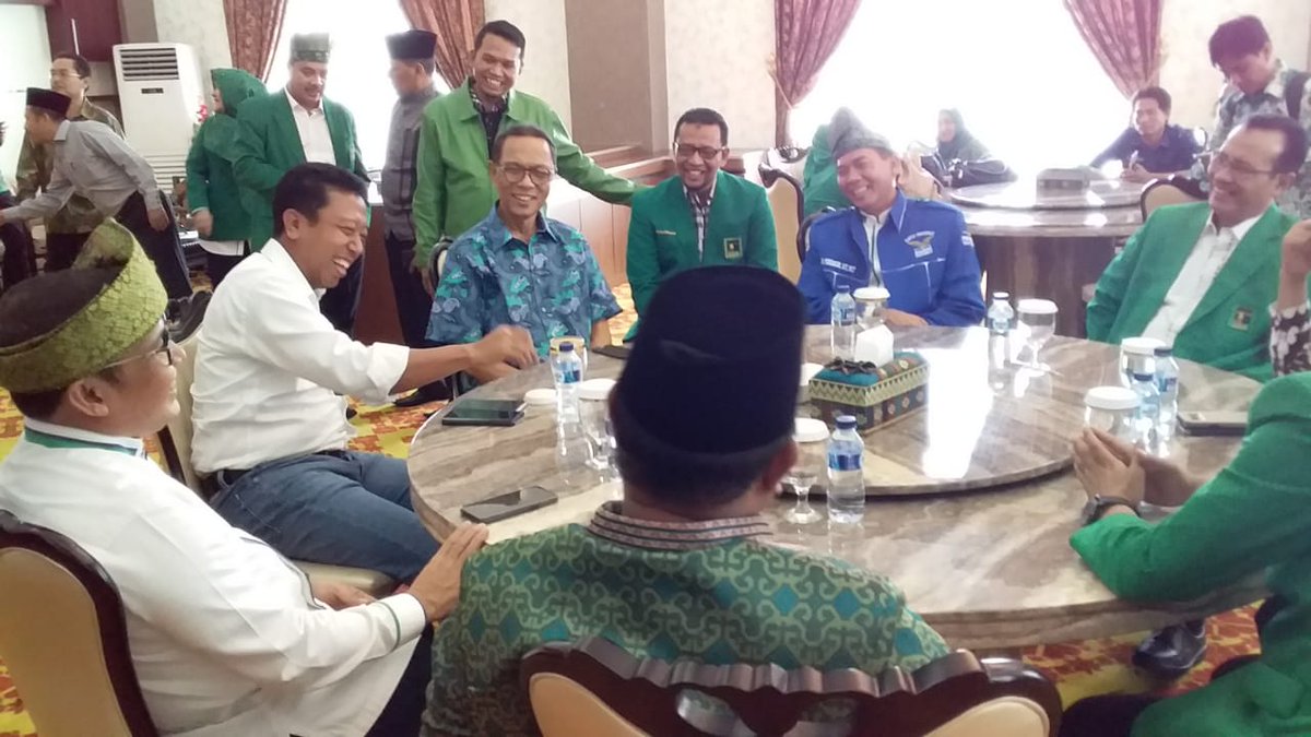 franzsetya502's tweet photo. makin seru nih acara kampanye akbar, tdi pak SBY sekarang ketua umum PPP bpk H.M. Romahurmuziy, MT dan bapak Aziz Zaenal
ayo warga RIAU tunggu apa lagi.
lokasi lapangan merdeka bangkinang
#FirdausRusliGubernurRiau
#RiauCoblosNomorTiga
#FirdausRusliMenang
#FirdausRusliGubernurRiau https://t.co/eypWaQ8CtH