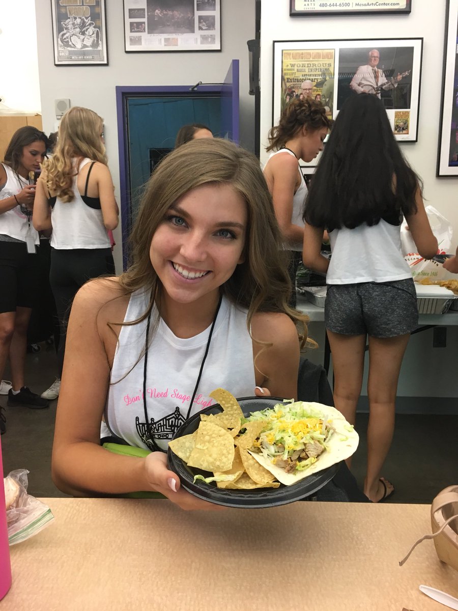 missarcadiaot's tweet photo. Thank you @MacayosMex for sponsoring lunch for the @missazorg contestants🙌🏼! The food was delicious🍴🌯!
.
.
.
#macayosahwatukee #limitless #maoteenaz #missaz2018 #missarcadiaot #arcadiaforarizona https://t.co/gpmSU2sK0P