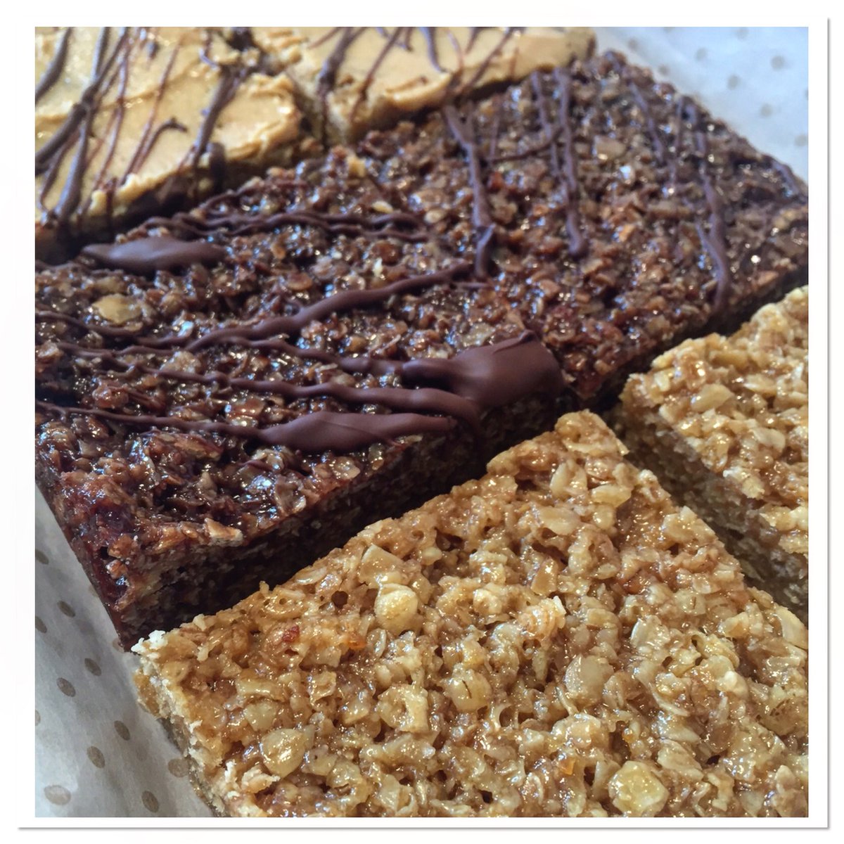 LetterboxBakery's tweet photo. Do you an #allergy or #intolerance? We do our best to cater to any requests you might have. Here’s one of our #vegan flapjack boxes, all ready for delivery 💕
https://t.co/BGUPvKZPwy

#earlybiz #handmadebyme https://t.co/1pfpjL3zP1