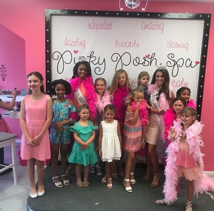 missarcadiaot's tweet photo. Everyday is a celebration at Pinky Posh Spa💕! Thanks for hosting our AZ Princesses today! Let’s get primped, polished, and poised✨!
.
.
.
#MissAZ2018 #Pink101 #PinkyPoshCelebration #MissArcadiaOT #Limitless #MAOTeenAZ https://t.co/h5DJWJkftF