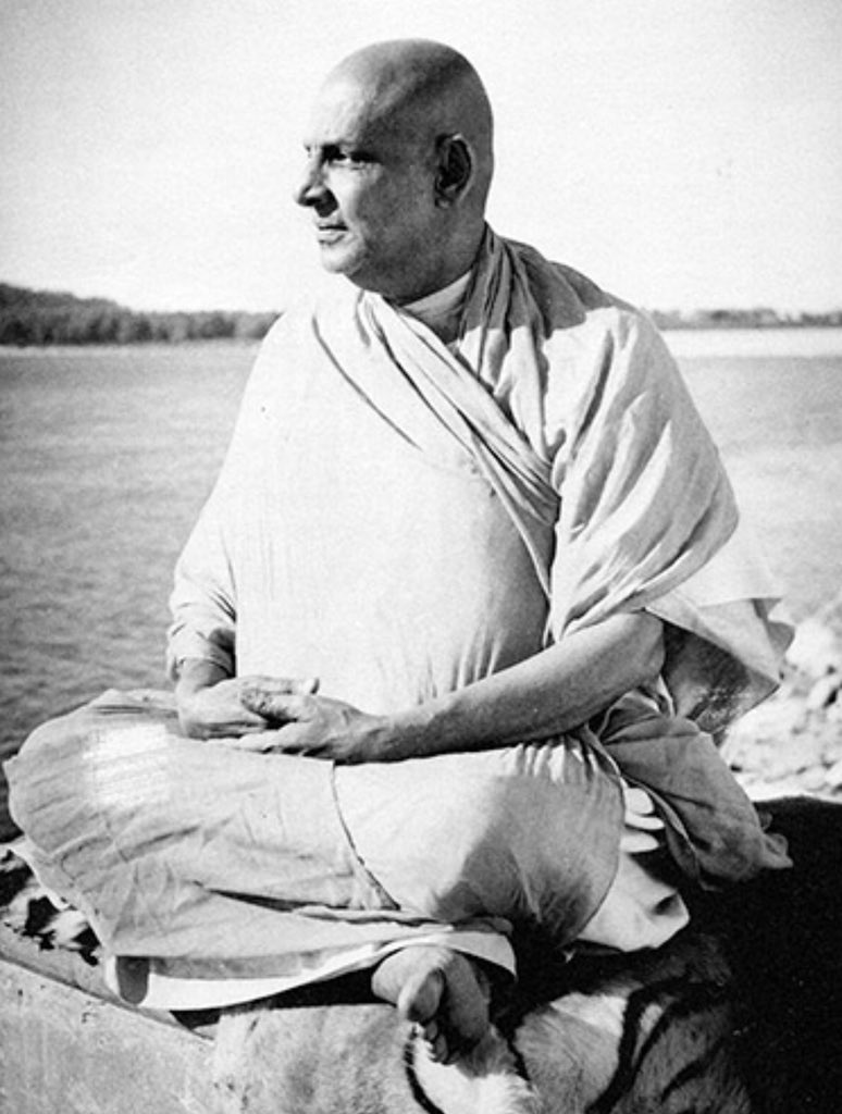 In 1960‘The Complete Illustrated Book of Yoga’ of Swami Vishnudevananda,disciple of  #SwamiSivanandaSaraswati, became an essential guide for YOGA practitionersHe founded Sivananda Yoga Vedanta Centers,1 of the largest networks of YOGA schools in theheadquartered in Montreal