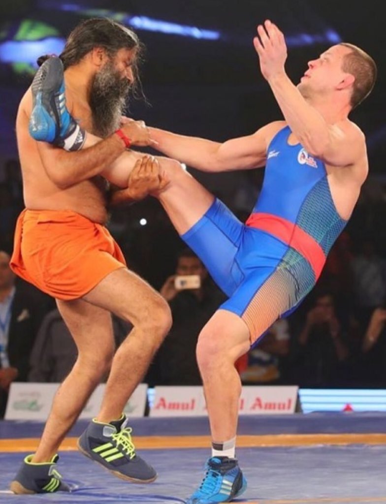 2003,glued to Aastha TV,were numbers growing graduallyof common people-billions inmillions around @yogrishiramdev created large scale awareness of  #Yoga  #FitnessMotivation from cities to villages,from huts to Mansions #InternationalYogaDay    #InternationalDayofYoga2018