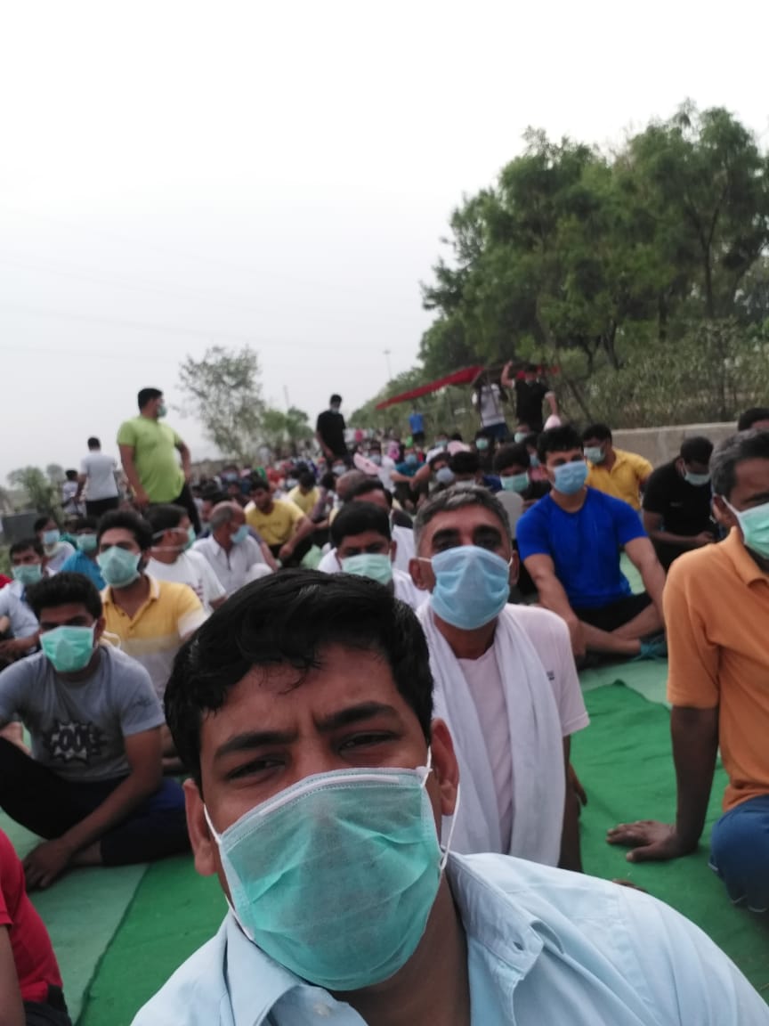 smartcloudcity's tweet image. #FitnessChallenge at #dumpingyard! Amazing #InternationalYogaDay2018 celebration by #Noida Resident, Yoga with #Masks !! #NoidaAgainstDumpingyard #NoInkLostSouls #Noida @myogiadityanath @pkg @noida_authority @cleanoida @YourNoida @ChintanIndia @Bharati09 @NBTDilli @TOIDelhi