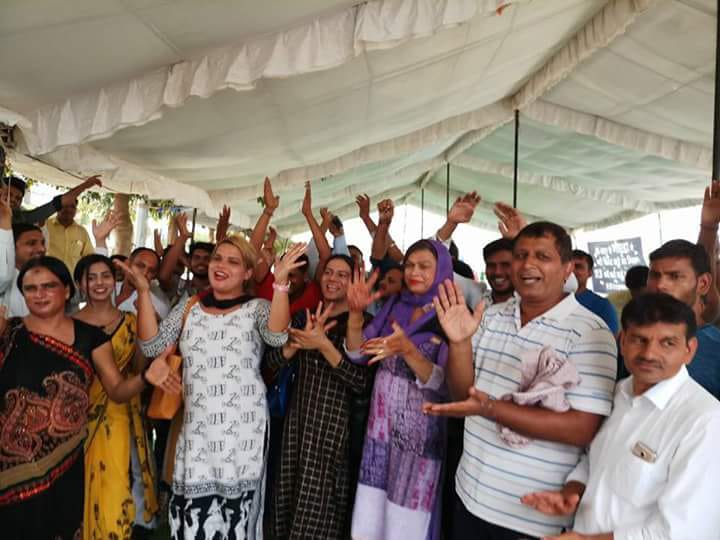 smartcloudcity's tweet image. #FitnessChallenge at #dumpingyard! Amazing #InternationalYogaDay2018 celebration by #Noida Resident, Yoga with #Masks !! #NoidaAgainstDumpingyard #NoInkLostSouls #Noida @myogiadityanath @pkg @noida_authority @cleanoida @YourNoida @ChintanIndia @Bharati09 @NBTDilli @TOIDelhi