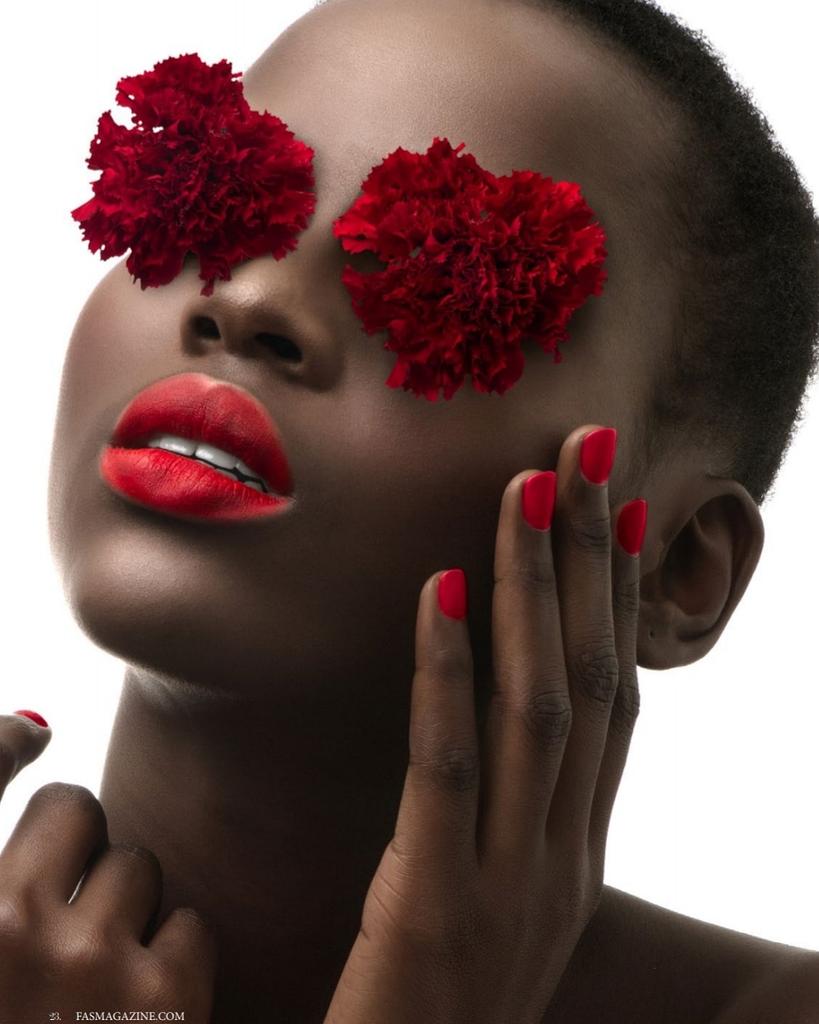 FasMagazine's tweet image. It's the season to BLOOM!
see full beauty editorial here 👇🏽goo.gl/MxYQqG
Photographed by @abdul8819 
Model @batuli.mohammed 
Makeup @louise__harrison 
Styling @shellinae