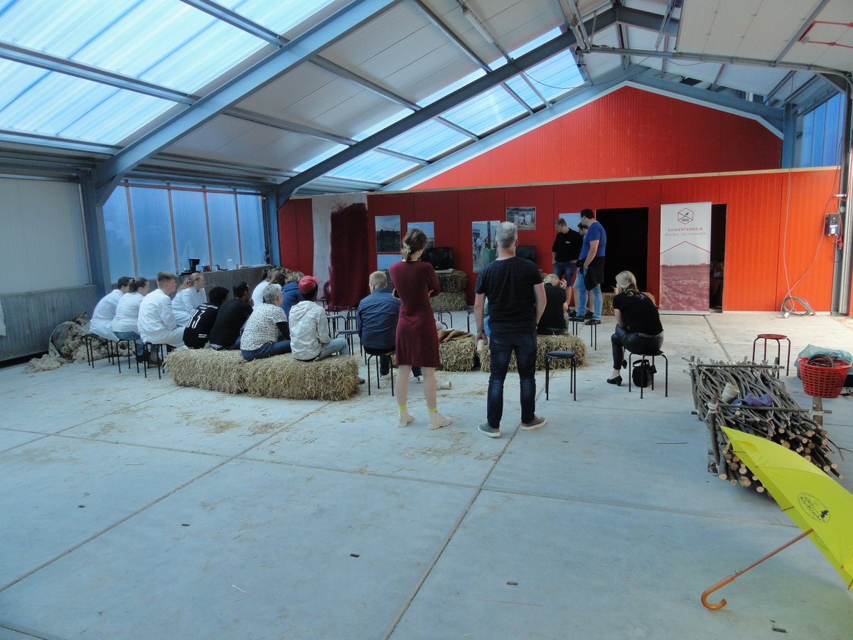 From Farm to Table; prachtig evenement van <a href="/wastenowastef/">waste-no waste</a> waar onze studenten Techniek en Engineering uit Groningen samenwerken met <a href="/Noorderpoort/">Noorderpoort</a>, @mensoalting en <a href="/mboterra/">Terra MBO</a> #samenwerking #innovatie #techniek #duurzaamheid