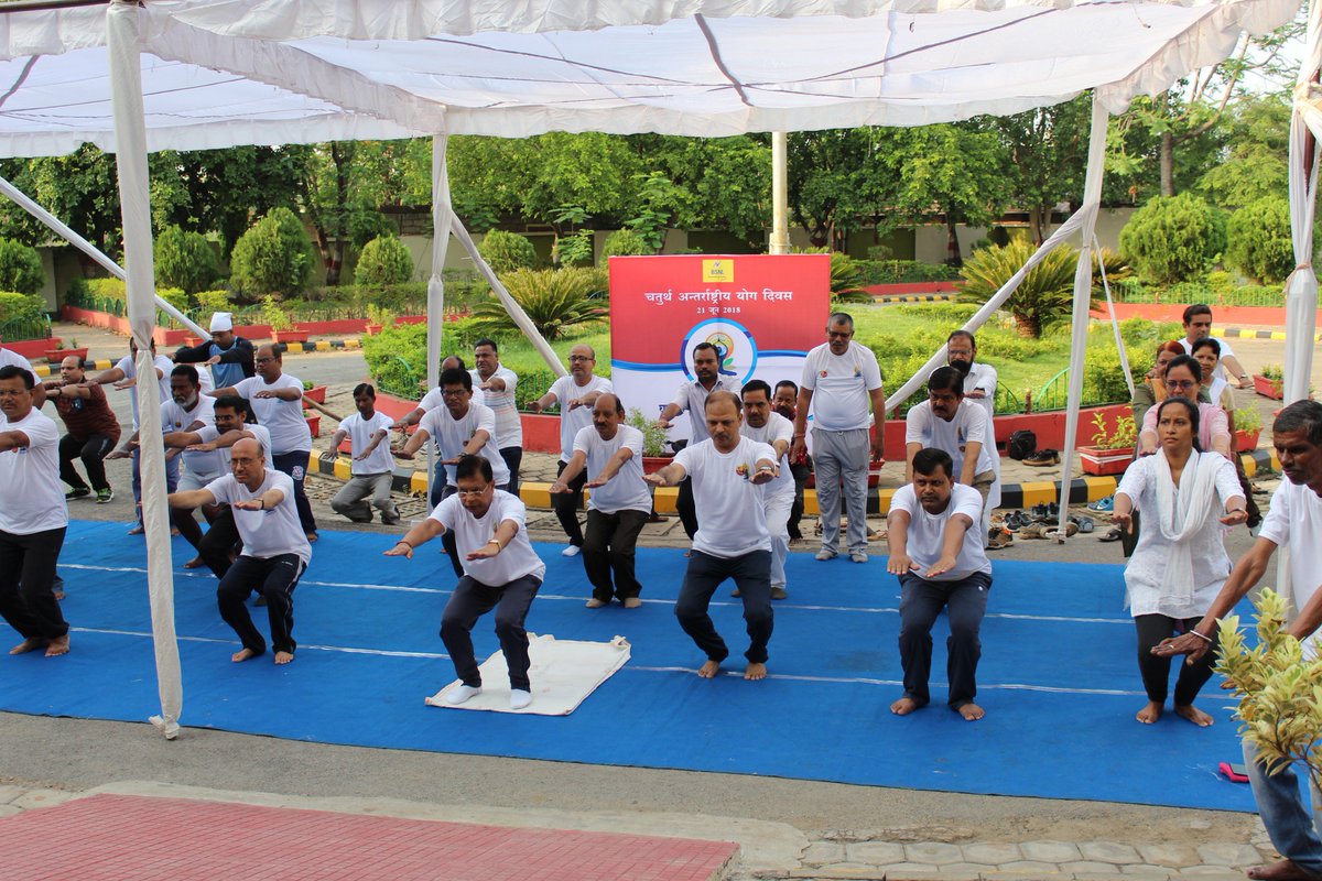 BSNL_CG_Circle's tweet photo. @cgmbsnlcg Shri @RNPatel14 and other Officers of @BSNL_CG_Circle Celebrated International Yoga Day under guidance of Yogacharya Shri Mahesh ji @BSNLCorporate @neerja_tiwari https://t.co/s7izOy67uU