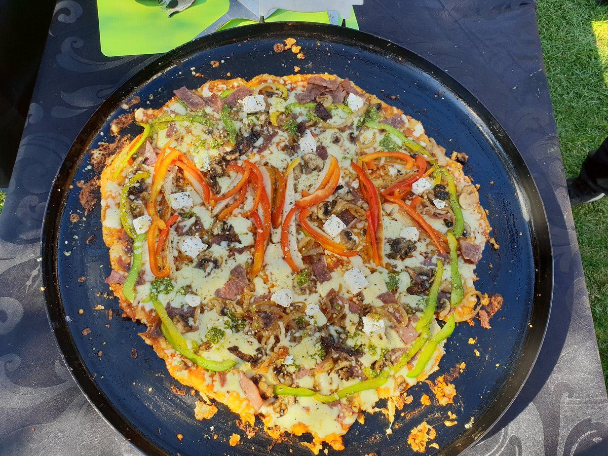 SACelebTweets's tweet image. Special #ThrowbackThursday to the @MNet Showcase, pictured with @JamandiBekker, @chrisjaftha and of course the winning braai-off pizza! 😉

#MKRSA #MNetLocal #tbt #LekkerBekkers #HeyFood