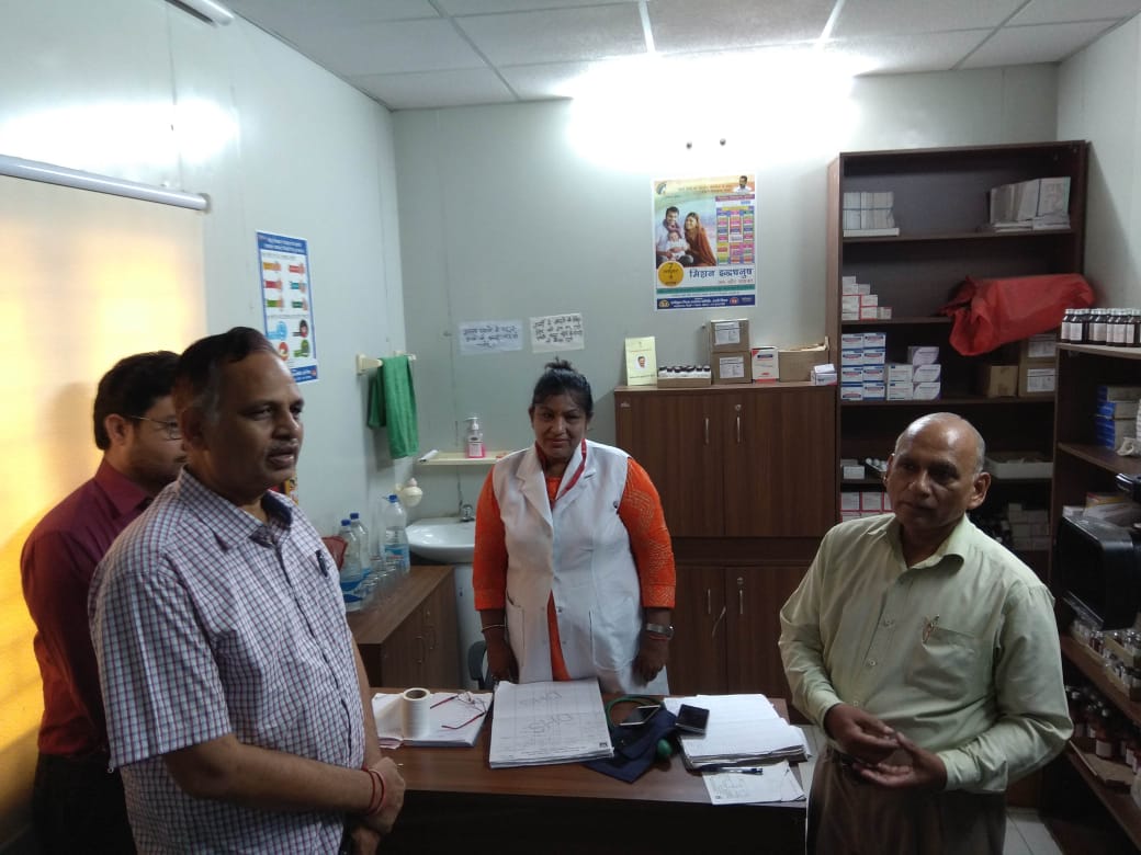 Delhi Health Minister <a href="/SatyendarJain/">Satyendar Jain</a> visited #MohallaClinic at Azadpur Mandi, Adarsh Nagar.