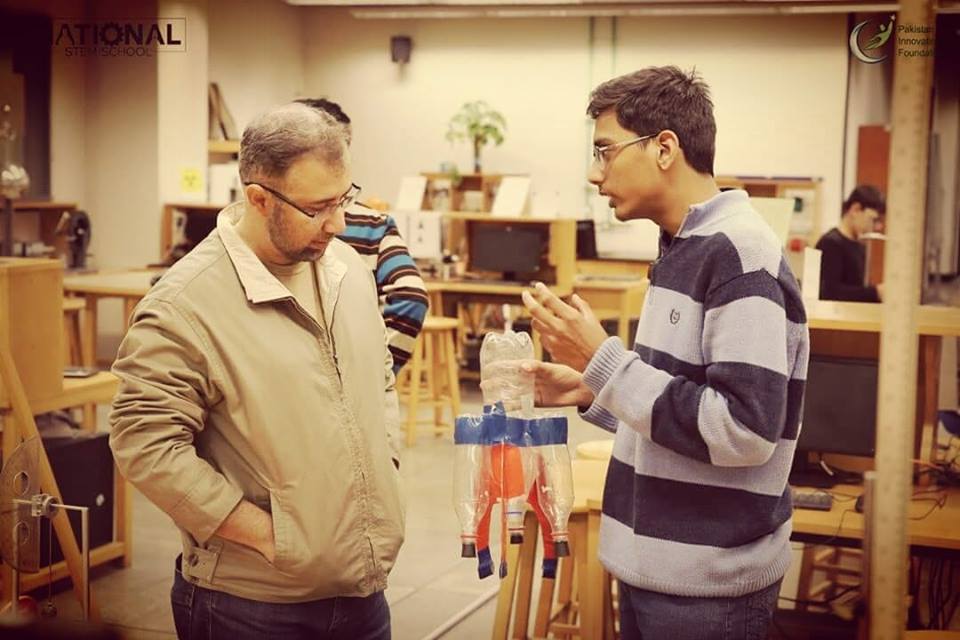 MuslimScience's tweet photo. #tb to the aeronautics class by Dr Imran Akhtar. The class environment helps you to sharpen your analytical skills and nurture creative mindsets.
It is definetely the one to look out for !
@AlifAilaan
@PAMSFoundation
#nationalstemschool #makers #innovatorsoftomorrow https://t.co/fPBpbKaYfS