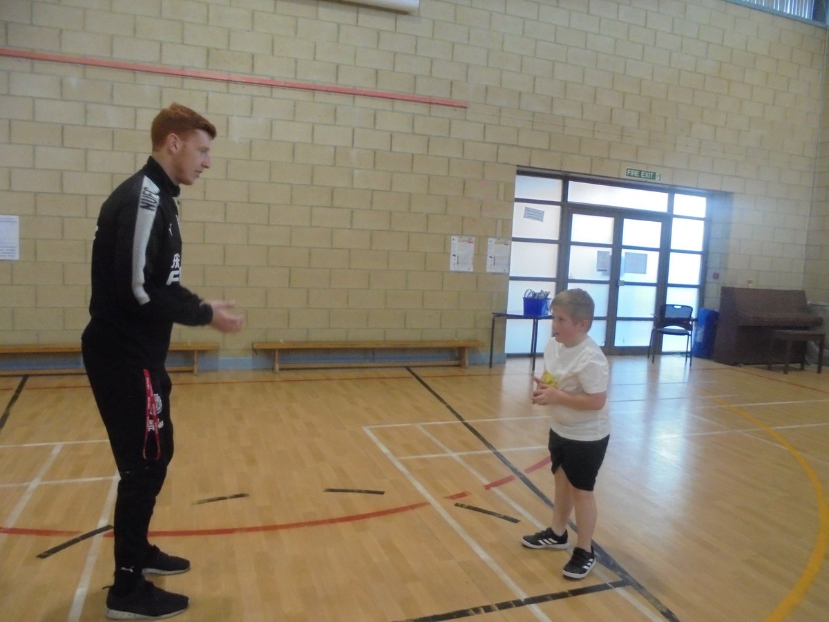 CPAMrsTweddle's tweet photo. A great afternoon with NUFC @CroftwayPrimary https://t.co/tsN2bMvq9L