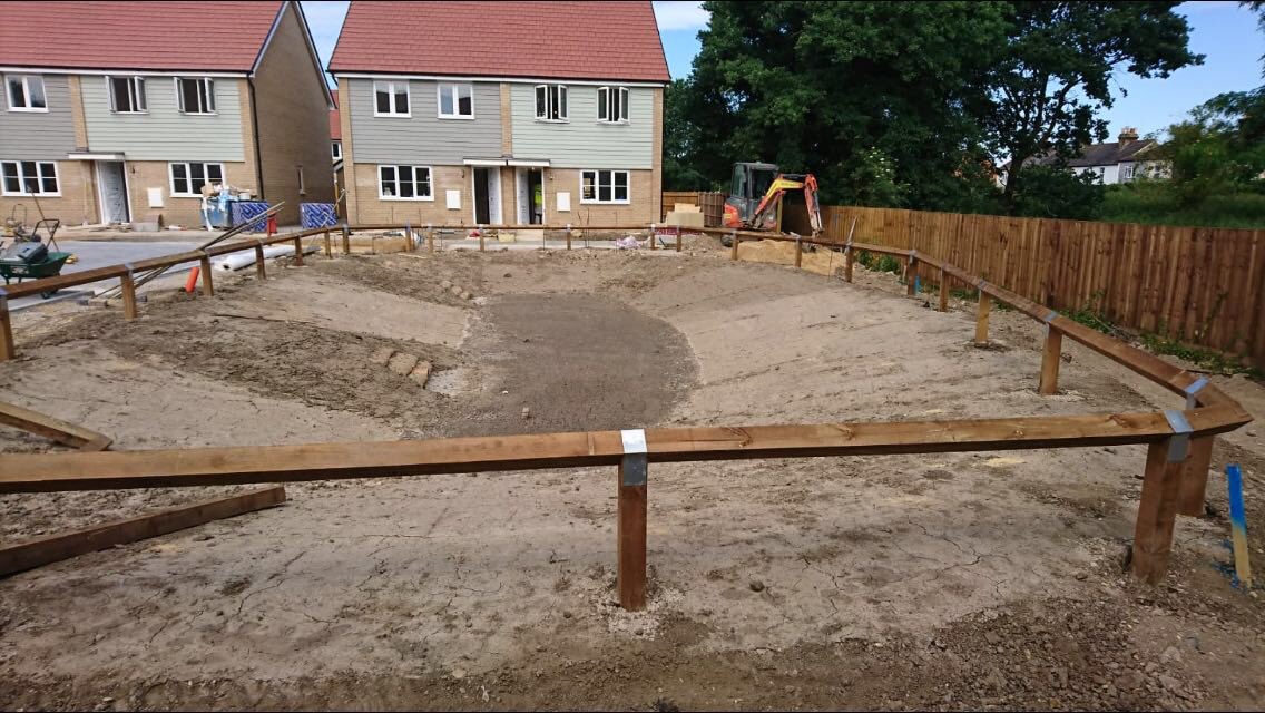 🌱 Swale pond coming along perfectly at one of our sites in Chertsey this week! #swalepond #landscaping #newhomes #homedeveloper