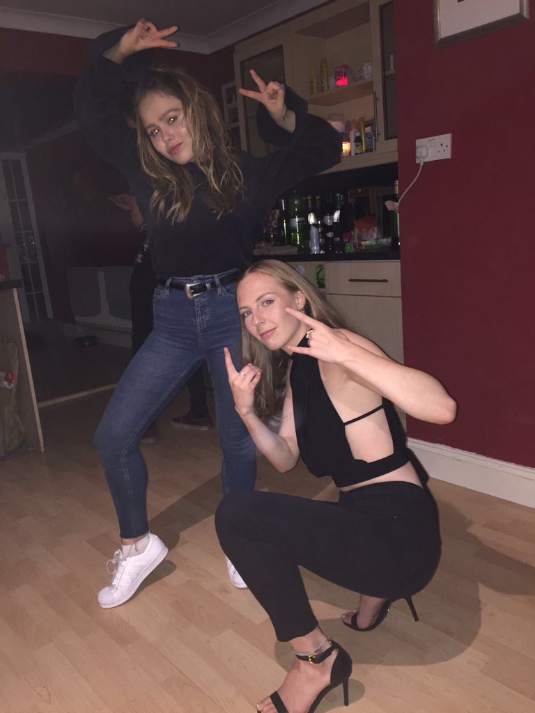 AliceEGreen's tweet photo. @Abby_Bennett21 happy birthday boo! Love you lots and have a fab day🎉💕 https://t.co/haYVrhjjwW