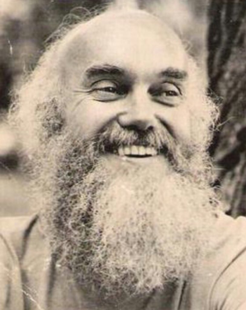 Harvard professor Richard Alpert left on pilgrimage to in late '60s returned as  #RamDass with guru  #NeemKaroliBaba Pied piper for youthtoured colleges in 70’Be Here Now’ established Spiritual Quest as ‘Lifestyle’ for new generation of seekers #InternationalYogaDay  