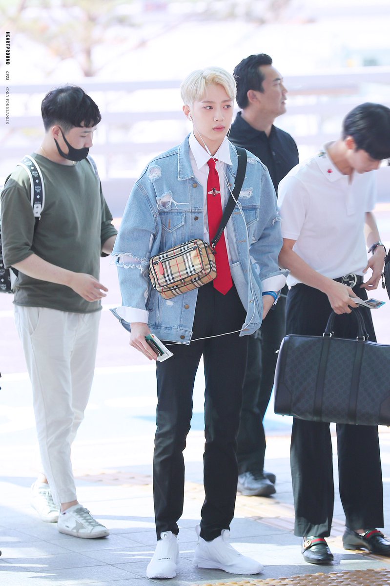 HeartPround0923's tweet photo. 180620 인천 출국
Little prince👑
#워너원 #라이관린 https://t.co/MqZOZYSm3d