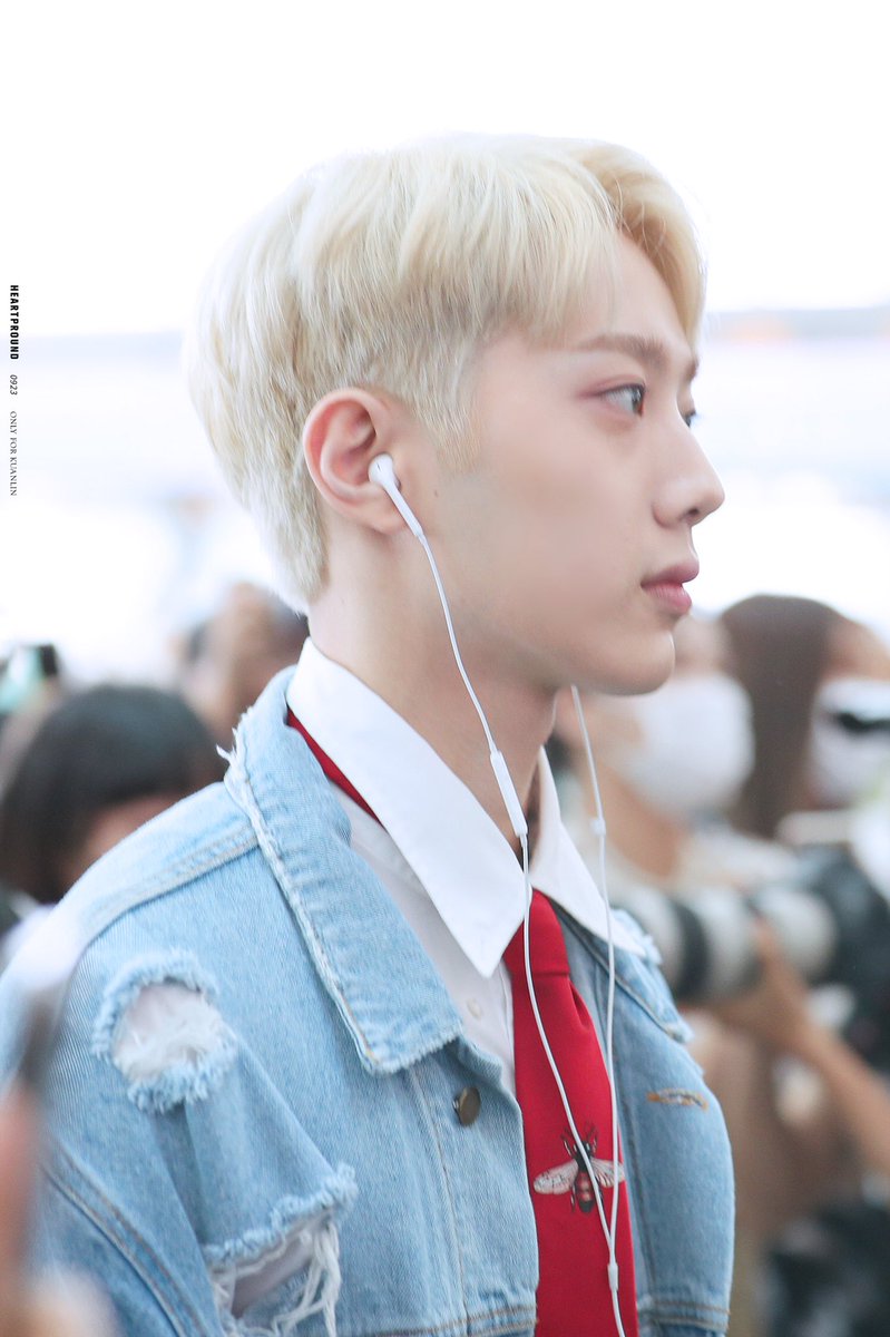 HeartPround0923's tweet photo. 180620 인천 출국
Little prince👑
#워너원 #라이관린 https://t.co/MqZOZYSm3d