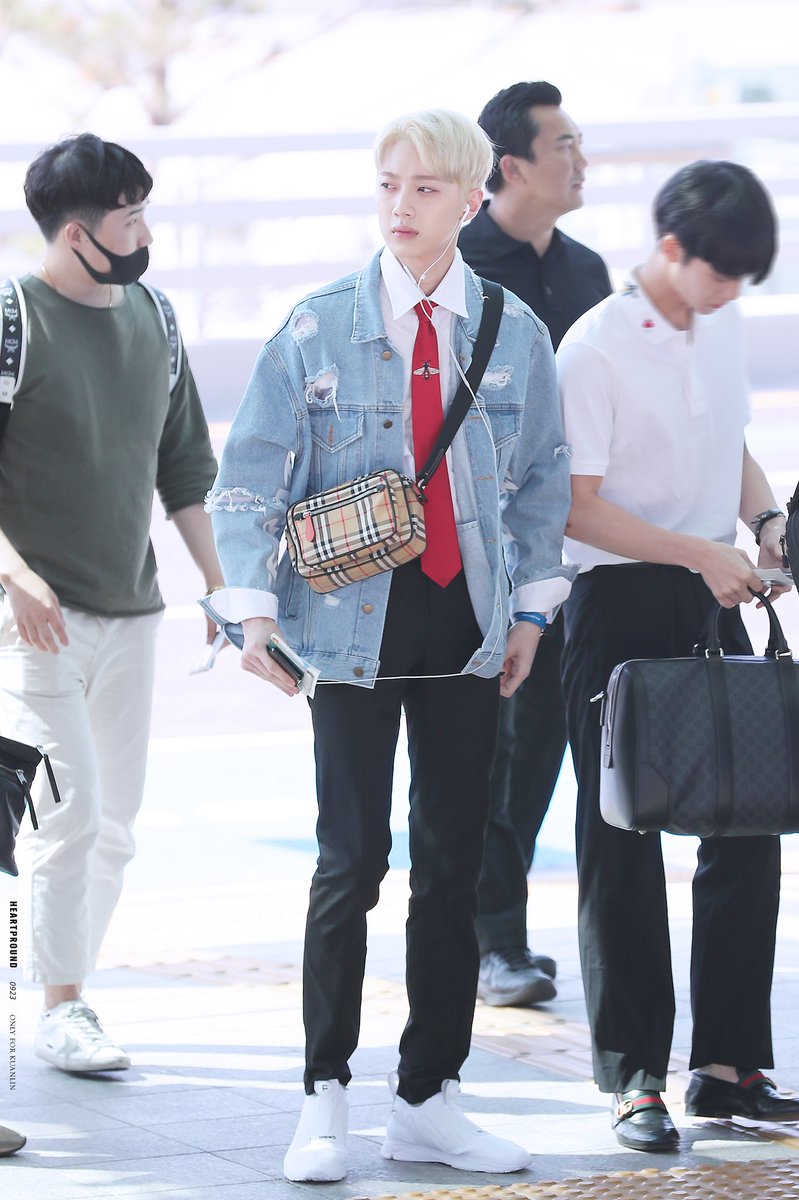 HeartPround0923's tweet photo. 180620 인천 출국
Little prince👑
#워너원 #라이관린 https://t.co/MqZOZYSm3d