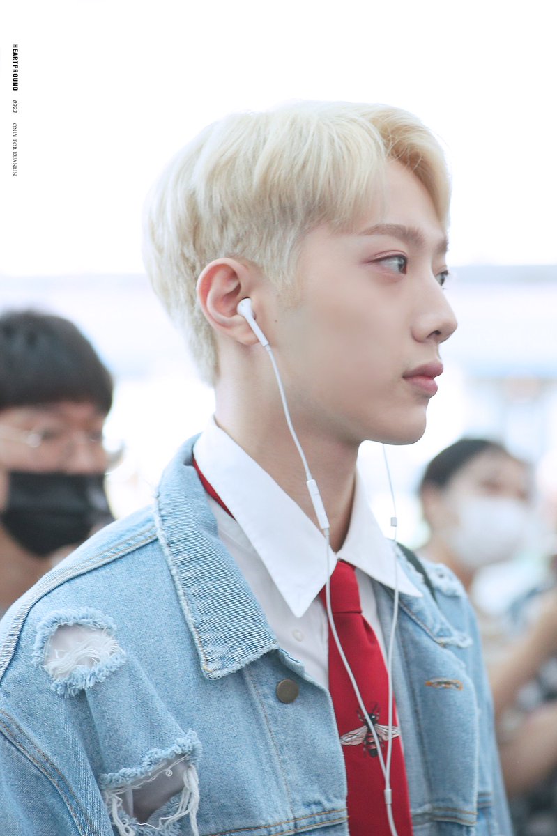HeartPround0923's tweet photo. 180620 인천 출국
Little prince👑
#워너원 #라이관린 https://t.co/MqZOZYSm3d