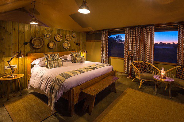 WeAreWilderness's tweet image. #Hwange&apos;s original intimate safari bush camp, Little Makalolo, reopened last week after a rebuild of the main area &amp;amp; a complete interior refurbishment of the 6 tents. It looks spectacular! wilderness-safaris.com/blog/safari-al…
#TravelWithPurpose
@Destination_Zim @zimexperience 
#VisitZimbabwe