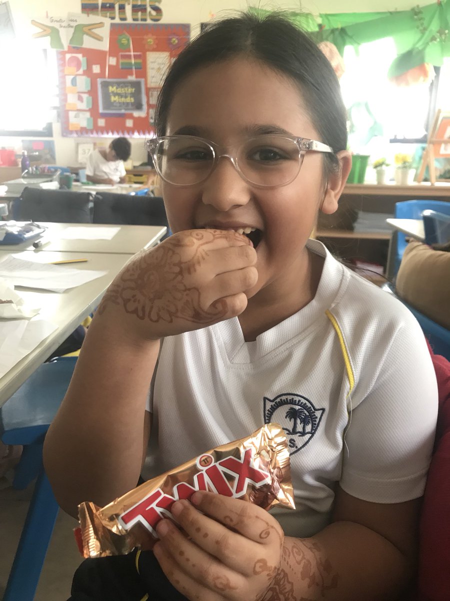 Horizon_Year3's tweet photo. Does sugar increase your pulse? 🍫

#HorizonYear3 scientists investigated a delicious question! 

This information has helped our scientists design a bracelet that will measure sugar intake. @DHA_Dubai this will make Dubai much healthier! 

#PowerfulLearners 
#HorizonScience https://t.co/2b7NhChIdM