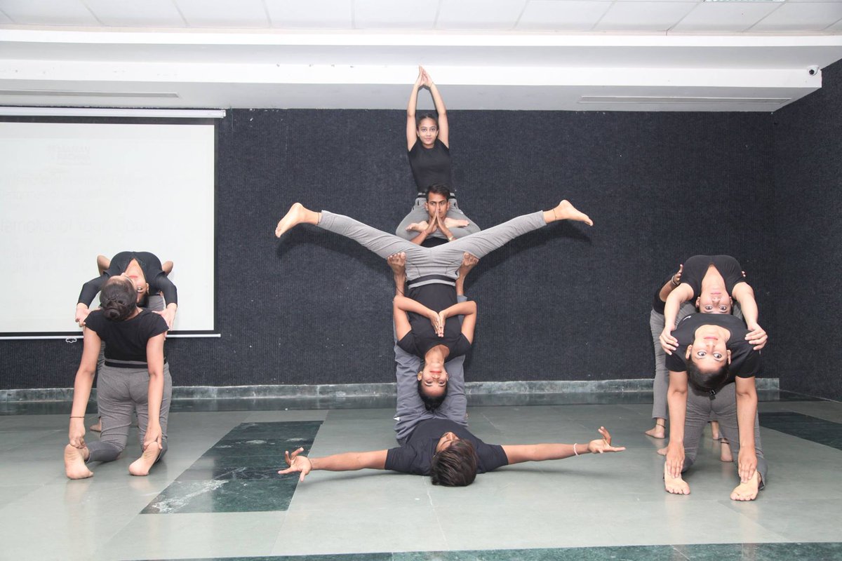 manav_rachna's tweet photo. International Yoga Day Celebrated at #MRIIRS
Peace and tranquility prevailed over the campus today as students and faculty members got together to practice yoga to mark the '#InternationalYogaDay'. Organised in association with Morarji Desai Institute of Yoga (#MDIY) https://t.co/0apuBMMKn0