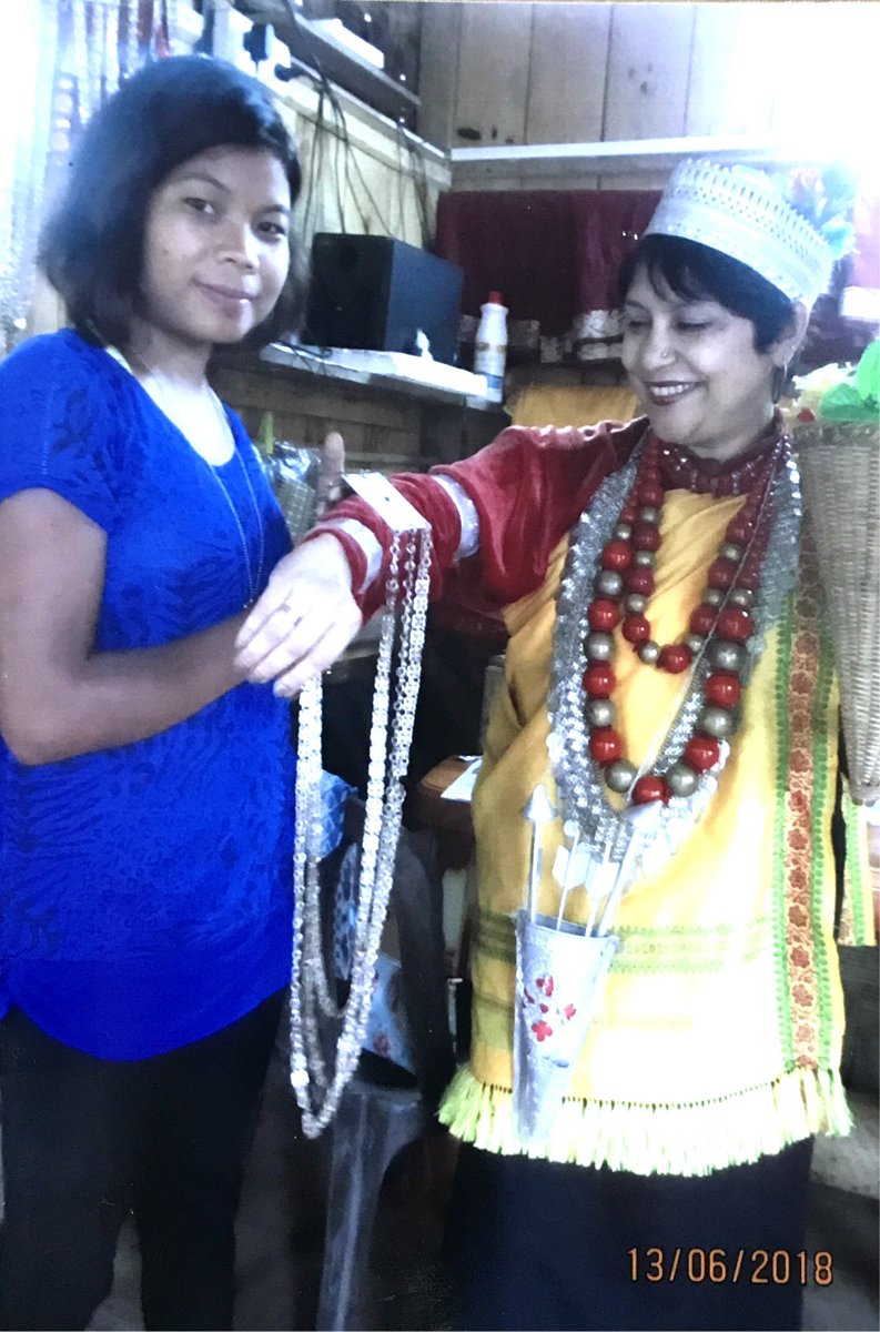 BasuAIR's tweet photo. Meet Jasmen-a rare story of village2village migration in my next docu! She loves @justinbieber &amp; @iambeckyg and hums their songs @work. In a remote village #Mawlynnong in #Meghalaya dt earned d title of #CleanestVillageInAsia - cited by PM @narendramodi  #MannkiBaat. 22June @10pm https://t.co/x3pSQzG44e