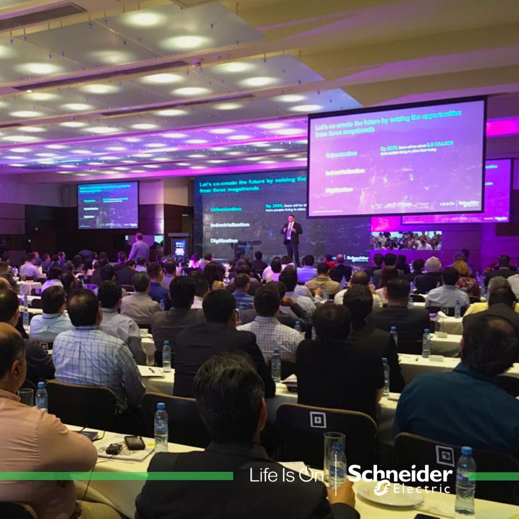 SEAustralia's tweet photo. Solving customer challenges drives our #IoT and #DigitalTransformation technology development of #EcoStruxure solutions for #industry40. Happy to share how at #Smartmove40 #Mexico https://t.co/h1axtwJFOS https://t.co/XcA5PHihn2