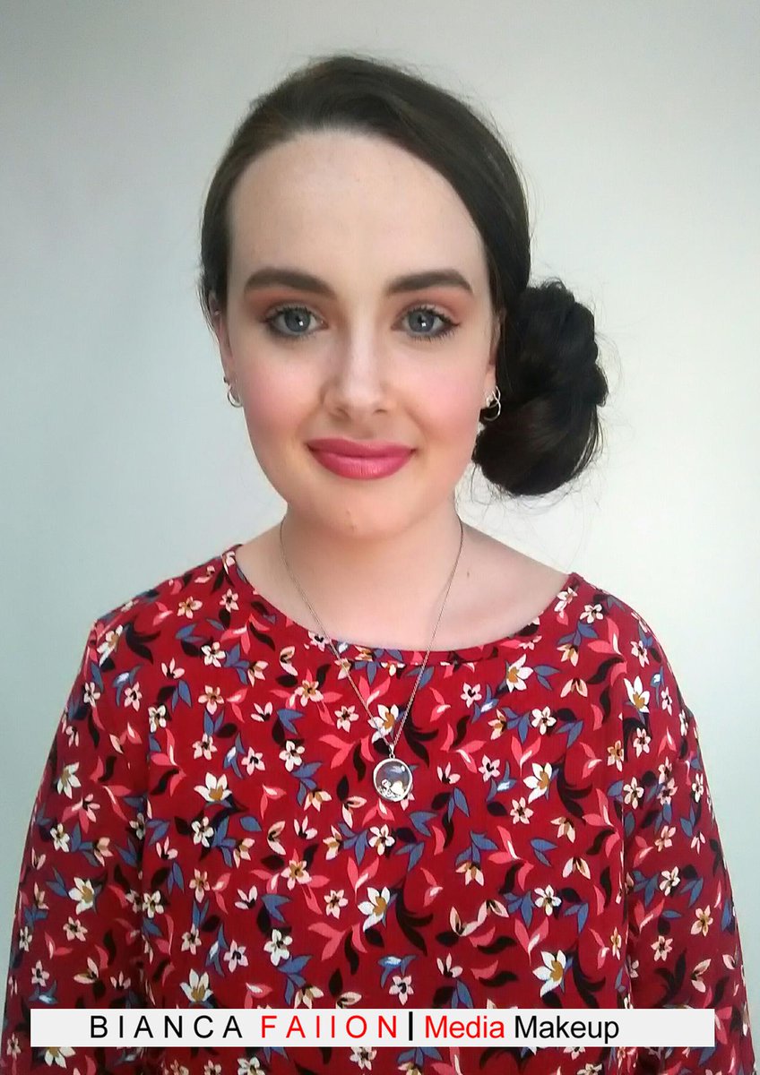 biancafallon1's tweet photo. Lets just put our models hair up for a change of look #samemodel #differentlook #modelingportfolio #portrait #fashion #beauty #hairandmakeup #RevitaLash #BellaVi #ThinLizzyMaxLash #northshoremakeupartist #northshorehairstylst #wwwmediamakeup1com https://t.co/AxMhnM2XW3